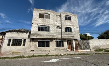 DE VENTA HERMOSA CASA, IMBABURA, CIUDAD ATUNTAQUI.