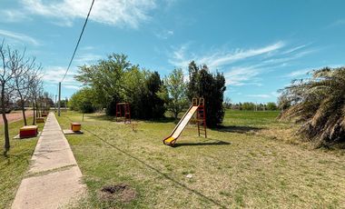 Terreno residencial en barrio abierto planificado Ibarlucea Centro
