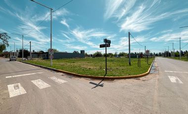 Terreno residencial en barrio abierto planificado Ibarlucea Centro