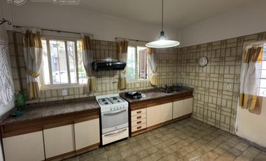 Venta Casa 4 ambs garaje y terraza en Parque Avellaneda