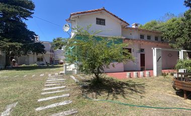 CASA EN VENTA CON PILETA Y DEPARTAMENTOS EN MAR DE AJO