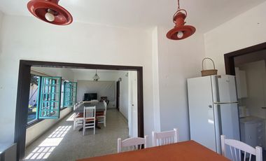 CASA EN VENTA CON PILETA Y DEPARTAMENTOS EN MAR DE AJO