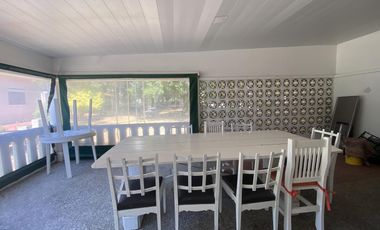 CASA EN VENTA CON PILETA Y DEPARTAMENTOS EN MAR DE AJO