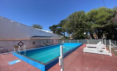 CASA EN VENTA CON PILETA Y DEPARTAMENTOS EN MAR DE AJO