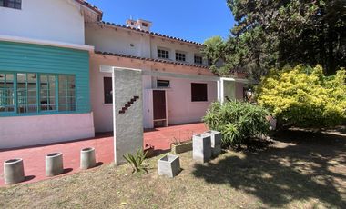 CASA EN VENTA CON PILETA Y DEPARTAMENTOS EN MAR DE AJO
