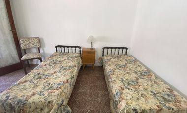 CASA EN VENTA CON PILETA Y DEPARTAMENTOS EN MAR DE AJO
