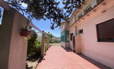 CASA EN VENTA CON PILETA Y DEPARTAMENTOS EN MAR DE AJO