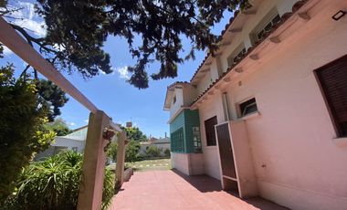 CASA EN VENTA CON PILETA Y DEPARTAMENTOS EN MAR DE AJO