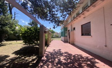 CASA EN VENTA CON PILETA Y DEPARTAMENTOS EN MAR DE AJO