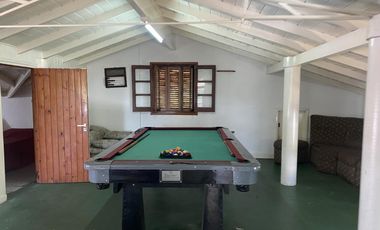 CASA EN VENTA CON PILETA Y DEPARTAMENTOS EN MAR DE AJO