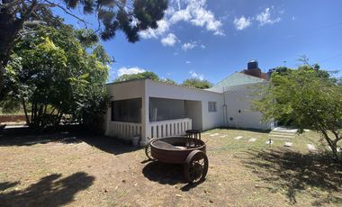 CASA EN VENTA CON PILETA Y DEPARTAMENTOS EN MAR DE AJO