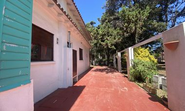 CASA EN VENTA CON PILETA Y DEPARTAMENTOS EN MAR DE AJO