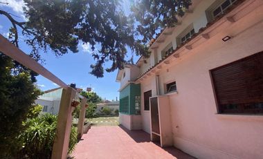 CASA EN VENTA CON PILETA Y DEPARTAMENTOS EN MAR DE AJO