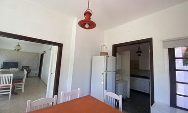 CASA EN VENTA CON PILETA Y DEPARTAMENTOS EN MAR DE AJO