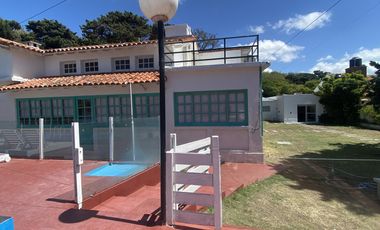 CASA EN VENTA CON PILETA Y DEPARTAMENTOS EN MAR DE AJO