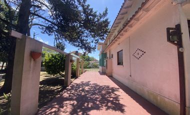CASA EN VENTA CON PILETA Y DEPARTAMENTOS EN MAR DE AJO