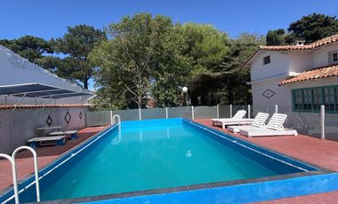 CASA EN VENTA CON PILETA Y DEPARTAMENTOS EN MAR DE AJO