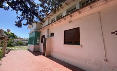 CASA EN VENTA CON PILETA Y DEPARTAMENTOS EN MAR DE AJO
