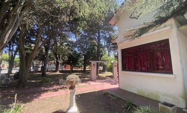 CASA EN VENTA CON PILETA Y DEPARTAMENTOS EN MAR DE AJO