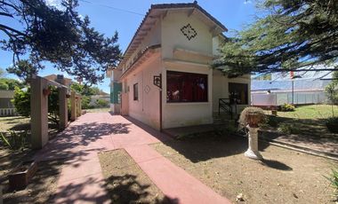 CASA EN VENTA CON PILETA Y DEPARTAMENTOS EN MAR DE AJO