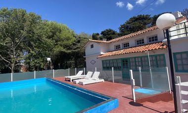 CASA EN VENTA CON PILETA Y DEPARTAMENTOS EN MAR DE AJO