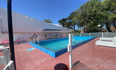 CASA EN VENTA CON PILETA Y DEPARTAMENTOS EN MAR DE AJO