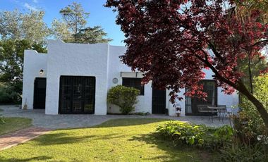 Casa en venta - 2 Dormitorios 2 Baños - Cochera - 700Mts2 - Necochea