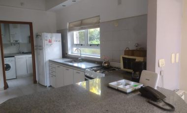 Cod 381 VENTA  3 hab/2 baños USD 250.000