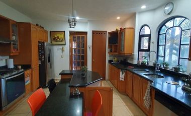 SE VENDE RESIDENCIA EN FRACCIONAMIENTO BUGAMBILIAS PRIMERA SECCION