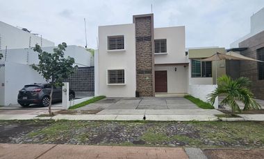 Casa en venta en colima norte con Recámara en planta baja.