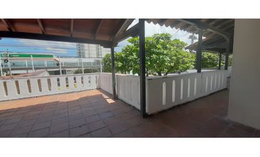 Se arrienda casa comercial en la Av. del Libertador, Sta Mta