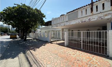 Se arrienda casa comercial en la Av. del Libertador, Sta Mta