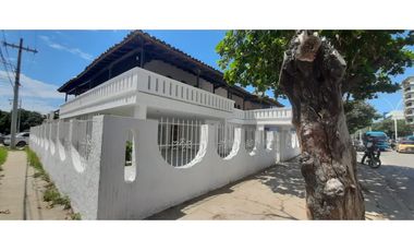Se arrienda casa comercial en la Av. del Libertador, Sta Mta