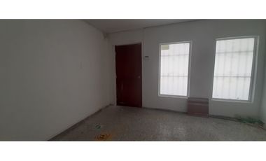 Se arrienda casa comercial en la Av. del Libertador, Sta Mta