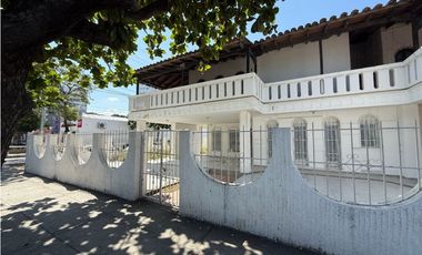 Se arrienda casa comercial en la Av. del Libertador, Sta Mta