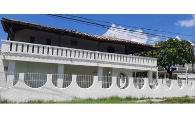 Se arrienda casa comercial en la Av. del Libertador, Sta Mta