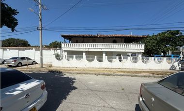 Se arrienda casa comercial en la Av. del Libertador, Sta Mta