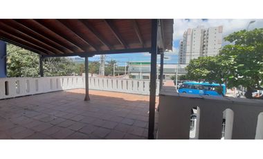 Se arrienda casa comercial en la Av. del Libertador, Sta Mta