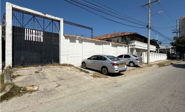 Se arrienda casa comercial en la Av. del Libertador, Sta Mta