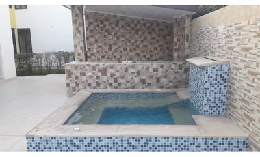 Se vende hermosa casa amplia Campestre