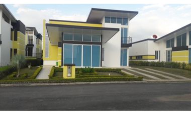 Se vende hermosa casa amplia Campestre