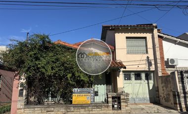 Se Vende Casa multifamiliar lote 8,66 x 24 mts Ramos Mejia, se acepta permuta departamento!!