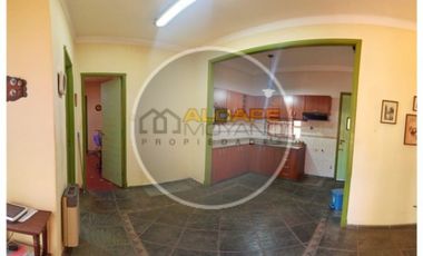 Se Vende Casa multifamiliar lote 8,66 x 24 mts Ramos Mejia, se acepta permuta departamento!!
