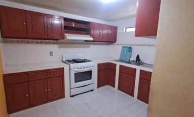 Amplia casa lista para remodelar