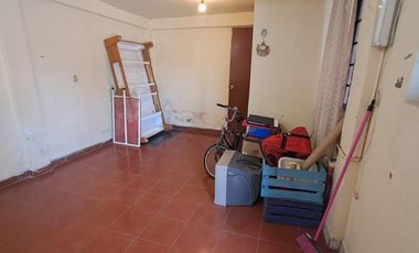 Amplia casa lista para remodelar