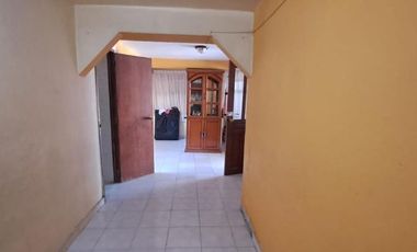Amplia casa lista para remodelar