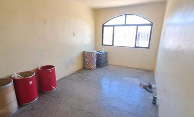 Amplia casa lista para remodelar