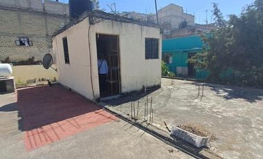 Amplia casa lista para remodelar