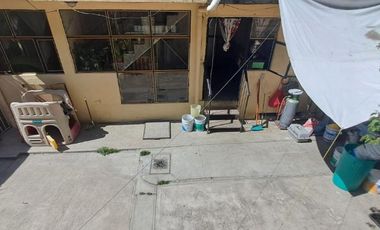 Amplia casa lista para remodelar