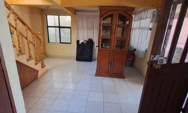 Amplia casa lista para remodelar